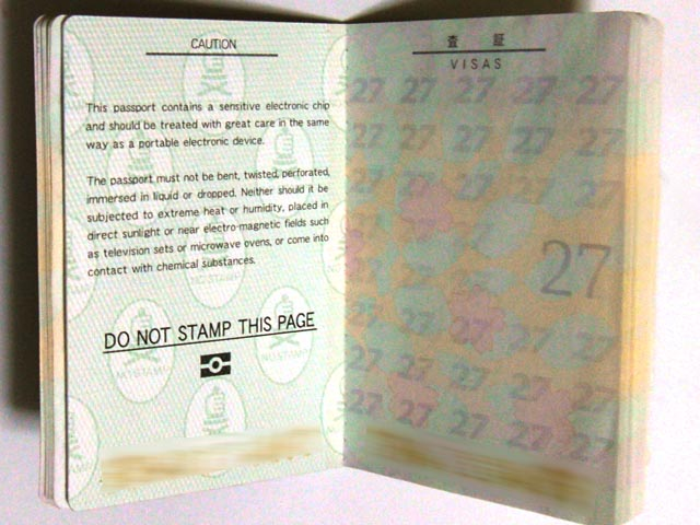 Pasaporte Japones con página especial con el chip RFID
