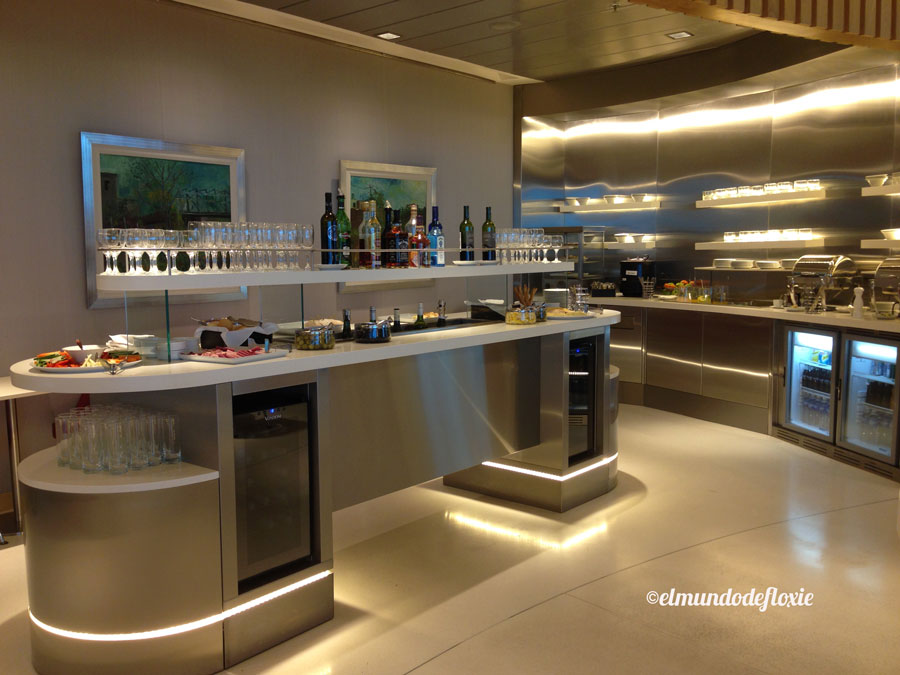 Estación autoservicio café y bar